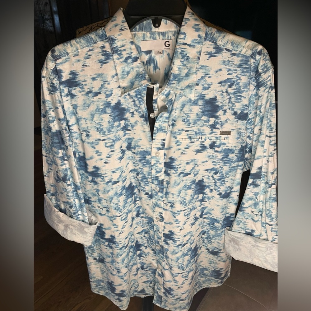 NWT G by Guess men’s shirt Sz Large PTP 21”. Long sleeve button up. Great design